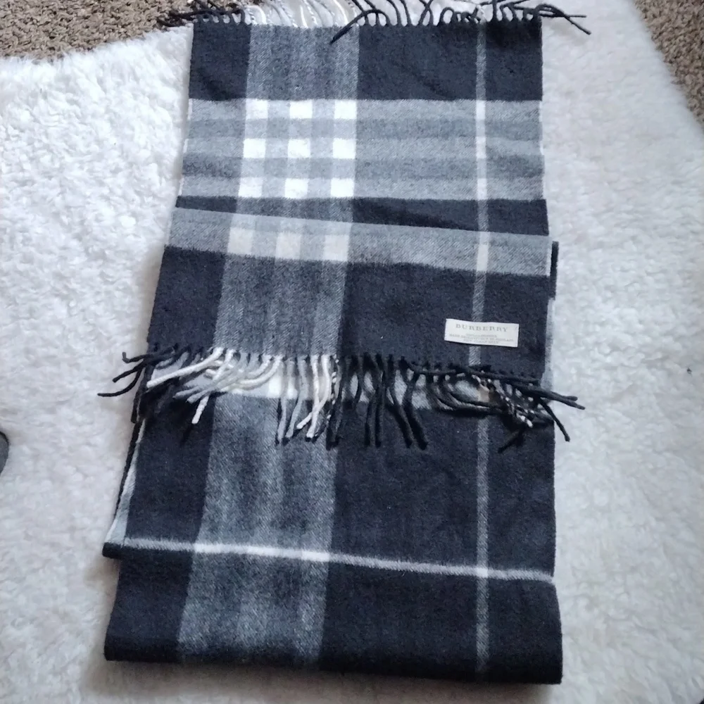 Burberry Black and White Checkered Men's Scarf